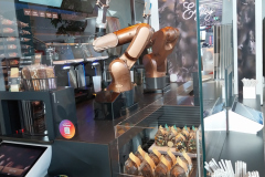 39Robotska-roka-za-kavo