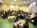 tekmovalci in mentorji v dvorani